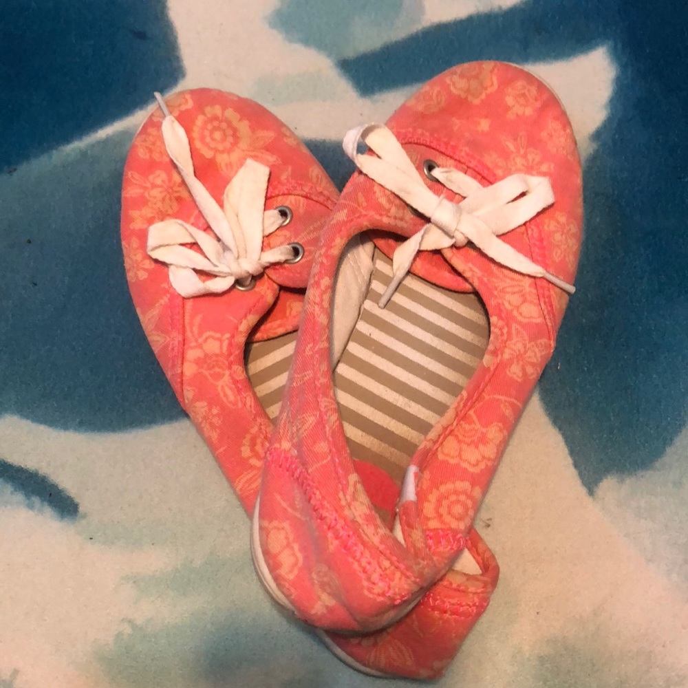 Pink and orange Roxy flats